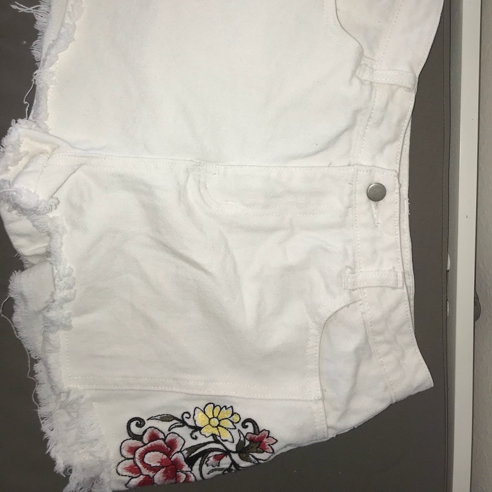 Embroidered high waisted shorts